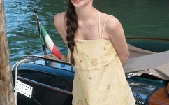 掀开奶罩边躁狠狠躁软学生